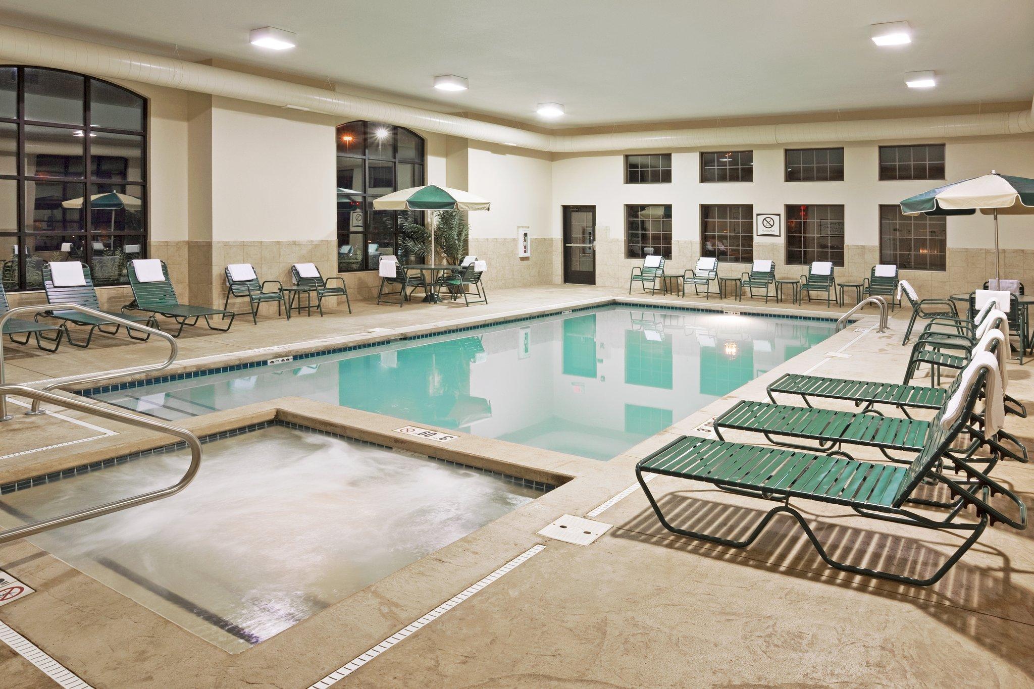 Staybridge Suites Akron-Stow-Cuyahoga Falls By Ihg Εξωτερικό φωτογραφία